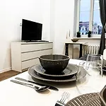 1min Walk To Market Square, Beautiful Views! Stylish 1br Kitchen * Βρότσλαβ