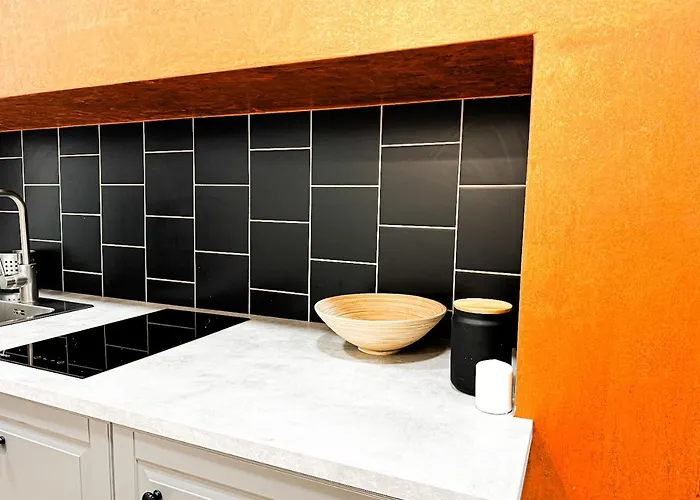 1min Walk To Market Square, Beautiful Views! Stylish 1br Kitchen *