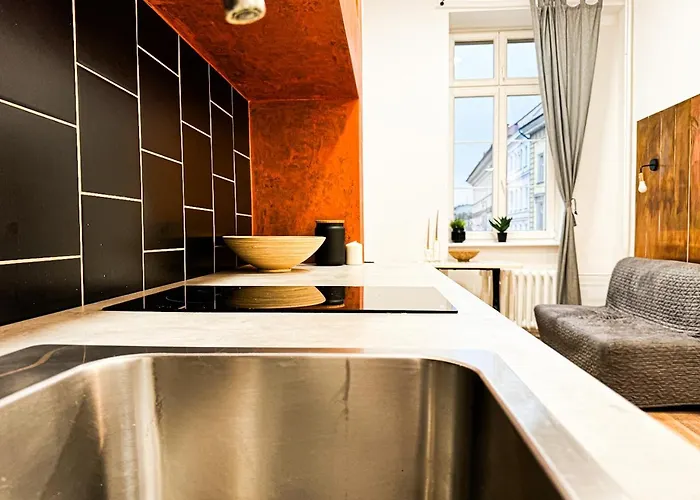 1min Walk To Market Square, Beautiful Views! Stylish 1br Kitchen