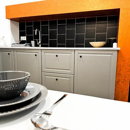 Apartment 1min Walk To Market Square, Beautiful Views! Stylish 1br Kitchen *