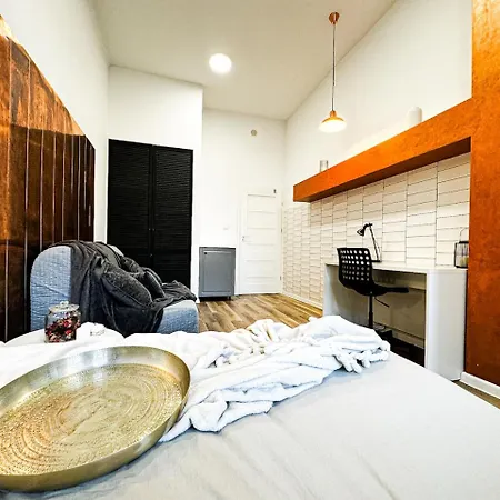 1min Walk To Market Square, Beautiful Views! Stylish 1br Kitchen Appartement