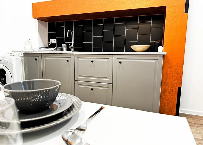 Apartment 1min Walk To Market Square, Beautiful Views! Stylish 1br Kitchen *