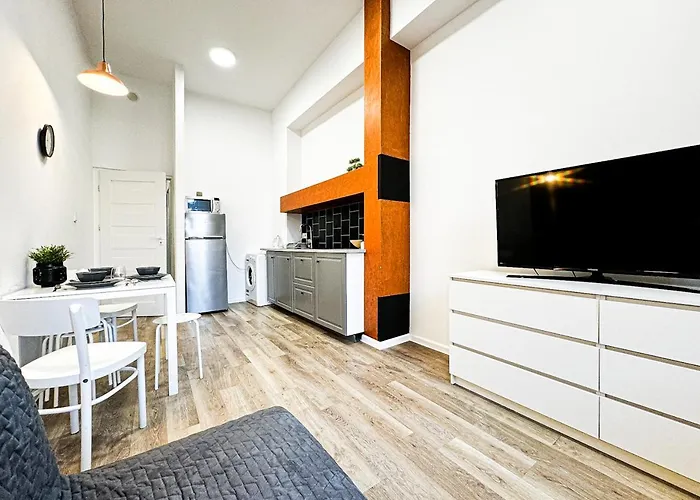 Apartment 1min Walk To Market Square, Beautiful Views! Stylish 1br Kitchen